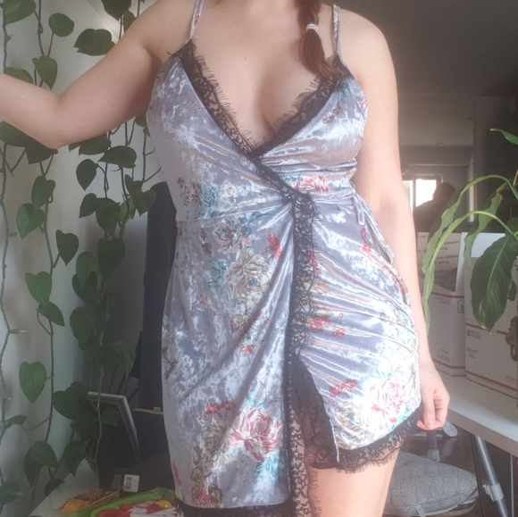Dresses & Skirts - Lace and Velvet Wrap dress